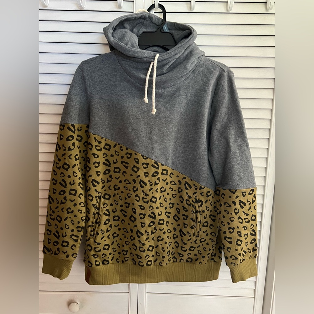 AMPERSAND Gray and Olive Leopard Print Hoodie